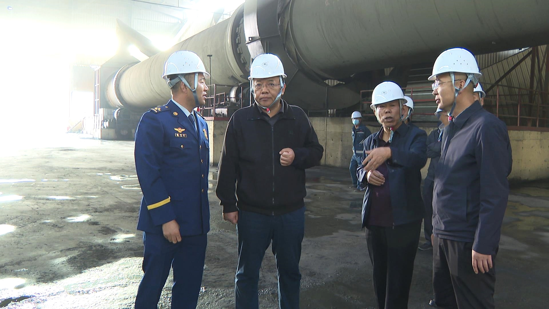 梁軍調(diào)研指導(dǎo)安全生產(chǎn)及節(jié)日保障等工作